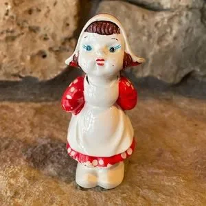 Kitchen | Kissing Dutch Boy And Girl Vintage Salt And Pepper Shaker Set ...